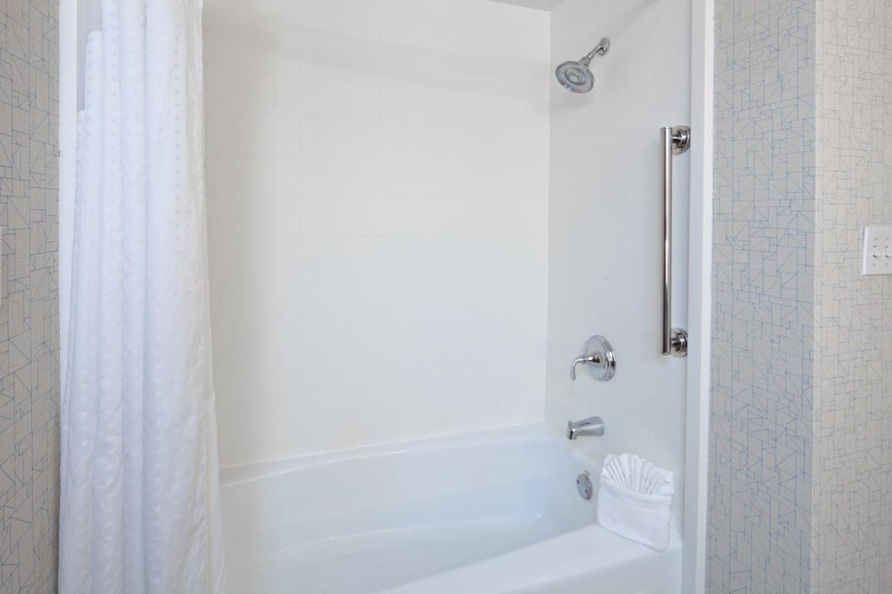 Holiday Inn Express & Suites Oakland - Airport By Ihg Exteriér fotografie