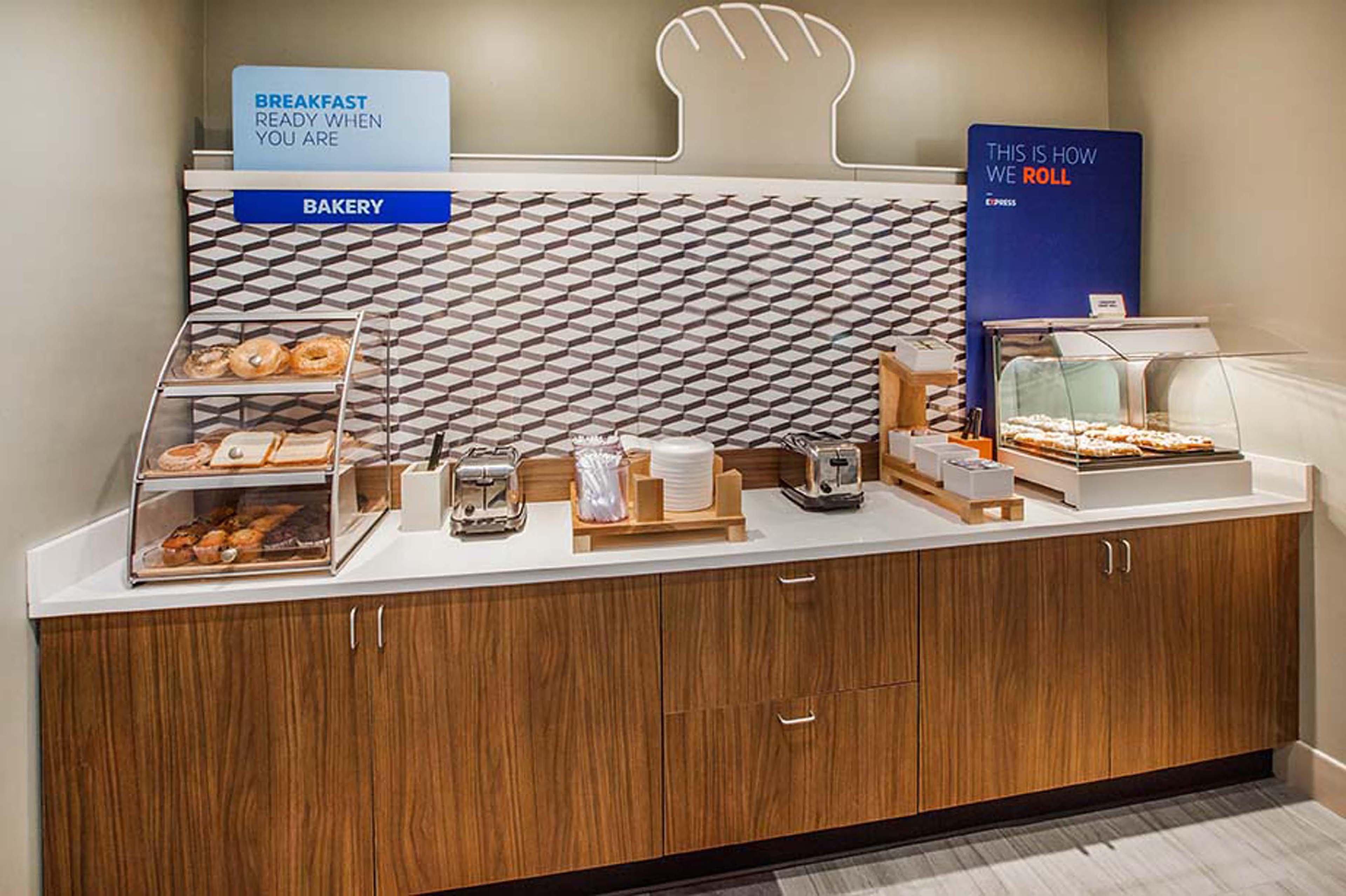 Holiday Inn Express & Suites Oakland - Airport By Ihg Exteriér fotografie