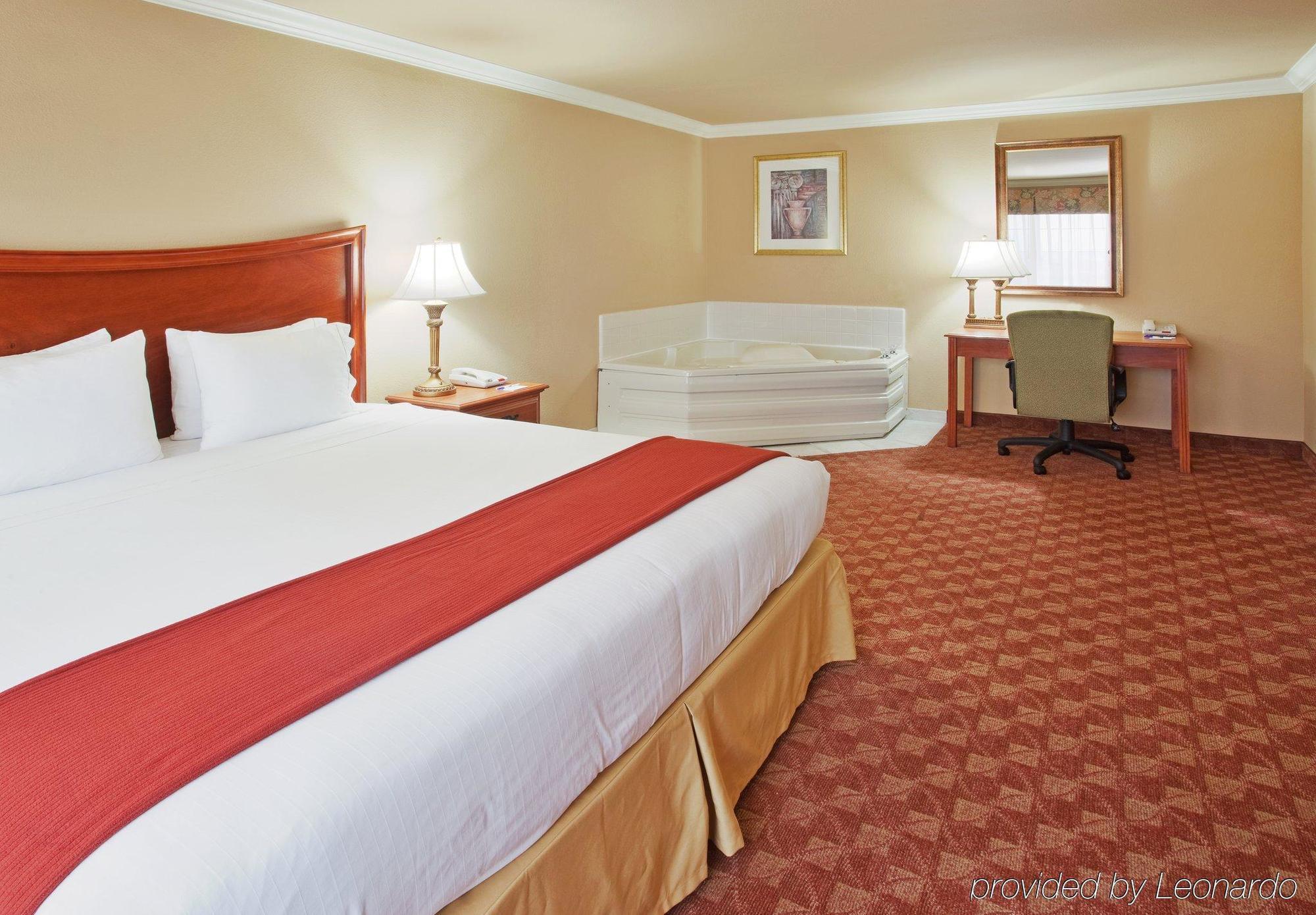 Holiday Inn Express & Suites Oakland - Airport By Ihg Pokoj fotografie